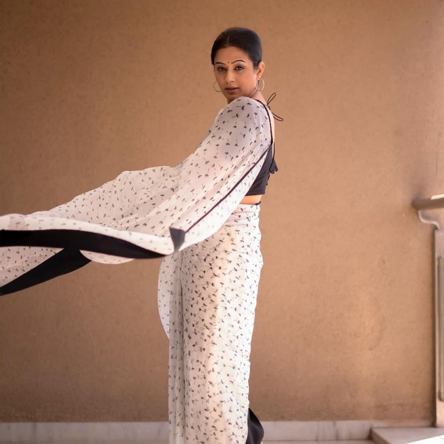 వివాహం తర్వాత సినిమాలకు కాస్త బ్రేక్‌ ఇస్తూ వచ్చిన ప్రియమణి తాజాగా మళ్లీ ఫామ్‌లోకి వచ్చింది. ది ఫ్యామిలీ మ్యాన్‌ వెబ్‌ సిరీస్‌లో నటించి మళ్లీ అందరి దృష్టిని తనవైపు తిప్పుకున్న ప్రియమణి