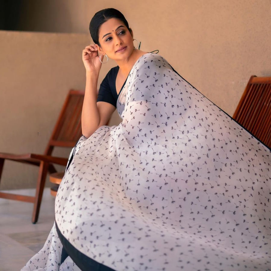 వివాహం తర్వాత సినిమాలకు కాస్త బ్రేక్‌ ఇస్తూ వచ్చిన ప్రియమణి తాజాగా మళ్లీ ఫామ్‌లోకి వచ్చింది. ది ఫ్యామిలీ మ్యాన్‌ వెబ్‌ సిరీస్‌లో నటించి మళ్లీ అందరి దృష్టిని తనవైపు తిప్పుకున్న ప్రియమణి