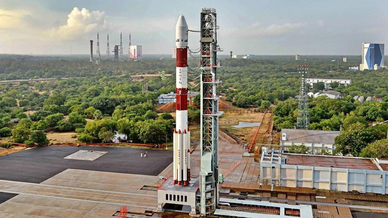 PSLV-C54 Launch: నేడు నింగిలోకి పీఎస్‌ఎల్‌వీ సీ54.. ప్రయోగం విజయవంతమవ్వాలని ఇస్రో చైర్మన్ ప్రత్యేక పూజలు