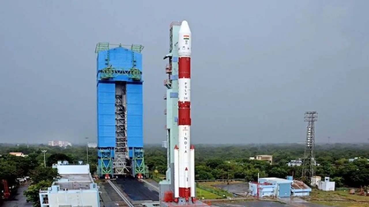 ISRO: ఈ ఏడాది ఆఖరి ప్రయోగానికి సిద్ధమైన ఇస్రో.. పీఎస్‌ఎల్వీ సీ-54 కౌంట్‌డౌన్‌ ప్రారంభం