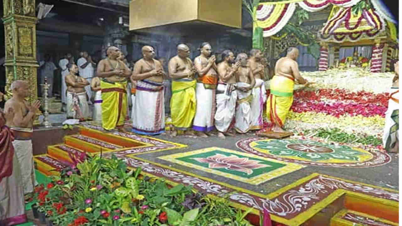 Tirumala: తిరుమలలో వైభవంగా పుష్పయాగం.. పూలు, పత్రాలతో స్వామి వారికి ప్రత్యేక పూజలు..