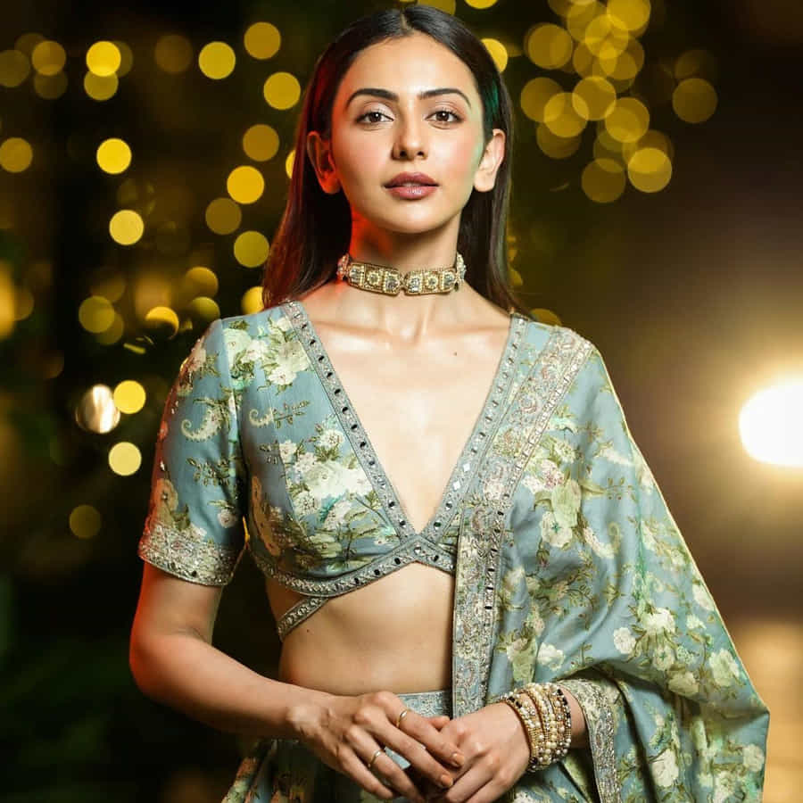 టాలీవుడ్ టాప్ హీరోయిన్ల లిస్ట్ లో తక్కువ టైం లోనే చేరింది అందాల తార రకుల్ ప్రీత్ సింగ్. వరుస సినిమాలు అవకాశాలు దక్కించుకున్న ఈ బ్యూటీ.. టాలీవుడ్లో దాదాపు అందరు అగ్రహీరోల సరసన ఆడిపాడింది.ఈ ముద్దుగుమ్మ తాజా ఫొటోస్ చుస్తే వావ్ అనాల్సిందే.