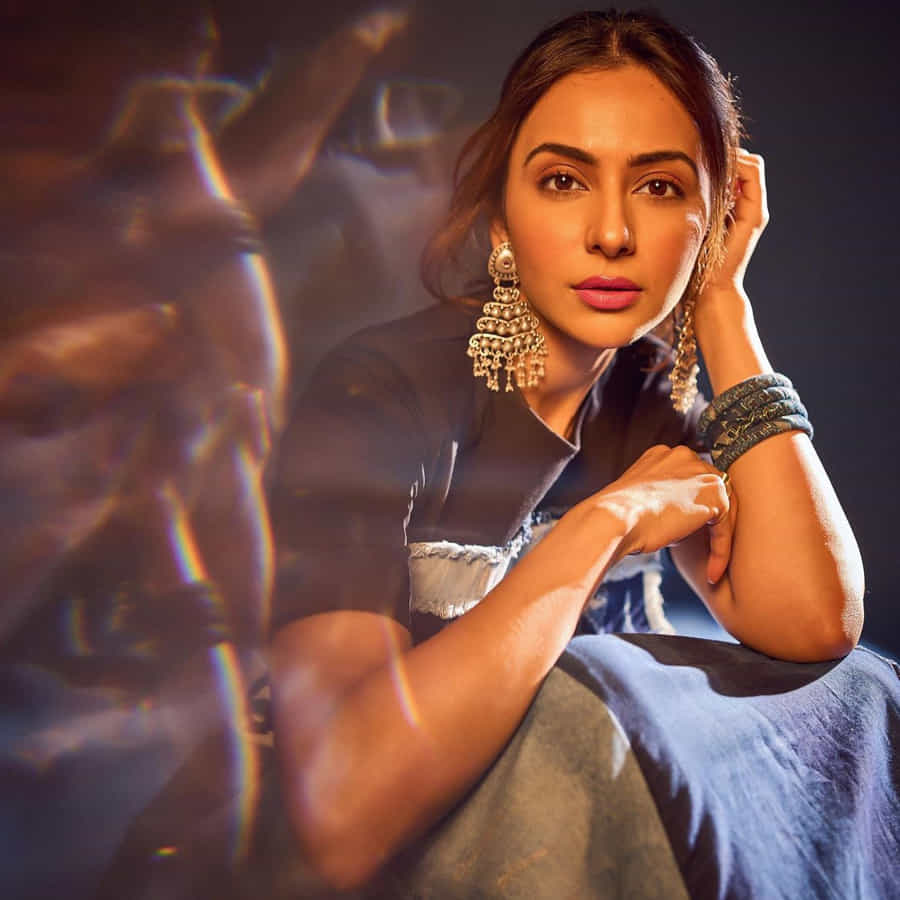టాలీవుడ్ టాప్ హీరోయిన్ల లిస్ట్ లో తక్కువ టైం లోనే చేరింది అందాల తార రకుల్ ప్రీత్ సింగ్. వరుస సినిమాలు అవకాశాలు దక్కించుకున్న ఈ బ్యూటీ.. టాలీవుడ్లో దాదాపు అందరు అగ్రహీరోల సరసన ఆడిపాడింది.ఈ ముద్దుగుమ్మ తాజా ఫొటోస్ చుస్తే వావ్ అనాల్సిందే.