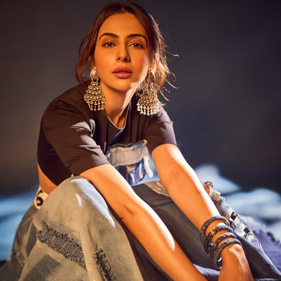 టాలీవుడ్ టాప్ హీరోయిన్ల లిస్ట్ లో తక్కువ టైం లోనే చేరింది అందాల తార రకుల్ ప్రీత్ సింగ్. వరుస సినిమాలు అవకాశాలు దక్కించుకున్న ఈ బ్యూటీ.. టాలీవుడ్లో దాదాపు అందరు అగ్రహీరోల సరసన ఆడిపాడింది.ఈ ముద్దుగుమ్మ తాజా ఫొటోస్ చుస్తే వావ్ అనాల్సిందే.
