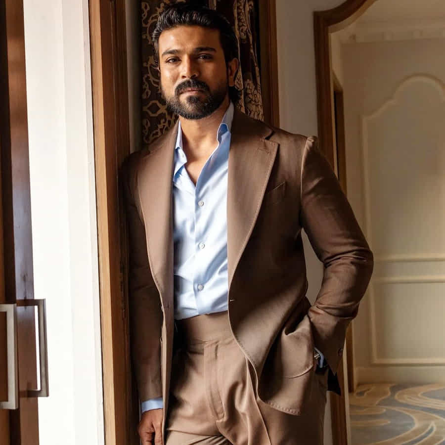 ఇక ఇటీవల ఇండియాకు తిరిగి వచ్చిన చరణ్.. ప్రస్తుతం తన తదుపరి సినిమా ఆర్సీ 15 చిత్రీకరణలో పాల్గొనేందుకు వెయిట్ చేస్తున్నారు.