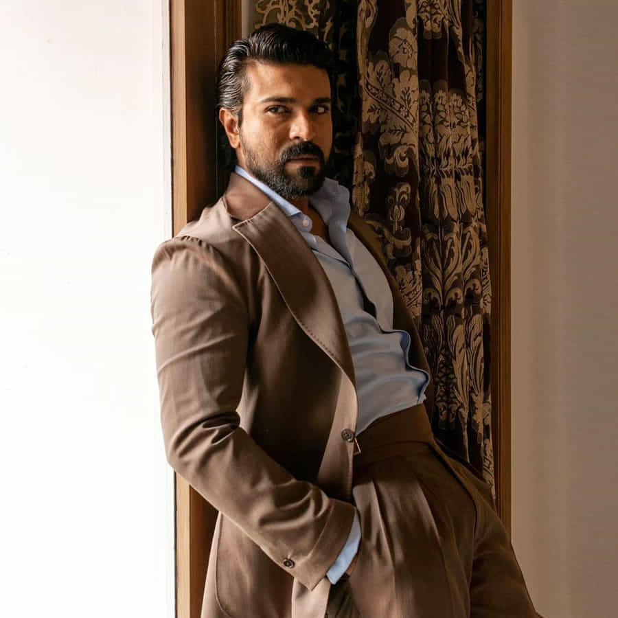ఈ చిత్రానికి డైరెక్టర్ శంకర్ దర్శకత్వం వహిస్తున్నారు. అయితే తాజాగా చరణ్.. ఢిల్లీలో నిర్వహించిన హిందుస్తాన్ టైమ్ లీడర్ షిప్ సమ్మిట్ లో పాల్గొన్నాడు.