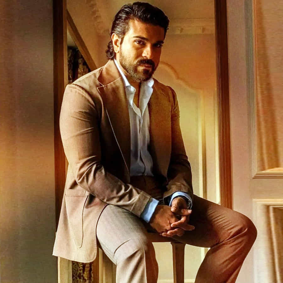 అనంతరం తమ కోసం వచ్చిన అభిమానులను కలుసుకున్నారు.పలువురు అభిమానులకు సెల్ఫీలు.. ఆటోగ్రాఫ్స్ ఇచ్చారు మెగా పవర్ స్టార్ రామ్ చరణ్.