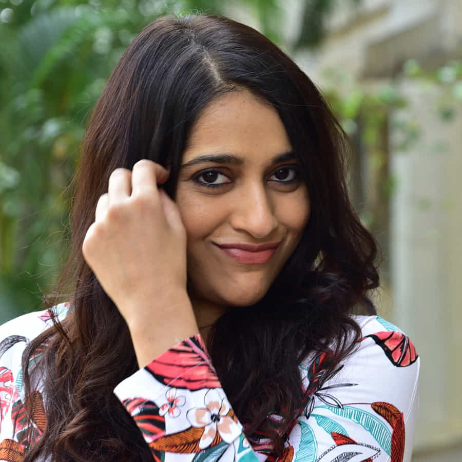 యాంకర్గా బుల్లి తెర ప్రేక్షకులను తన చలాకీ తనంలో ఆకట్టుకునే రష్మీ.. సోషల్ మీడియాలోనూ యాక్టివ్గా ఉంటుంది. తన లేటెస్ట్ ఫోటోలను ఎప్పటికప్పుడు అభిమానులతో పంచుకునే ఈ అమ్మడు తాజాగా చీర కట్టులో దిగిన కొన్ని ఫోటోలను పోస్ట్ చేసింది..