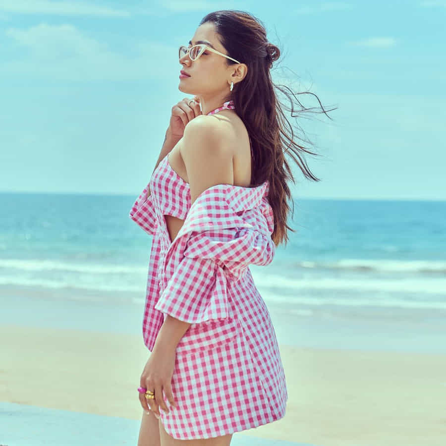 ఆడియన్స్తో పాటు రష్మికకు కూడా షాక్ ఇచ్చింది.షార్ట్ టైమ్లోనే సౌత్లో స్టార్ హీరోయిన్గా ప్రూవ్ చేసుకున్న రష్మిక, బాలీవుడ్ ఎంట్రీ మాత్రం అనుకున్నంత హ్యాపీగా లేదు. రీసెంట్గా రష్మిక నటించిన హిందీ మూవీ గుడ్బై ఆడియన్స్ ముందుకు వచ్చింది.