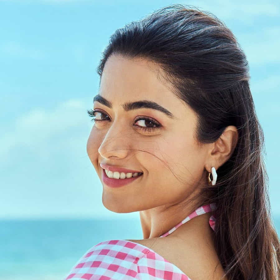 సిద్దార్థ్ మల్హోత్రా హీరోగా తెరకెక్కుతున్న ఈ సినిమా మీద చాలా ఆశలు పెట్టుకున్నారు నేషనల్ క్రష్. పీరియాడిక్ యాక్షన్ థ్రిల్లర్ మూవీ కావటంతో నటిగానూ ప్రూవ్ చేసుకునే ఛాన్స్ దక్కిందని హ్యాపీగా ఫీల్ అయ్యారు.