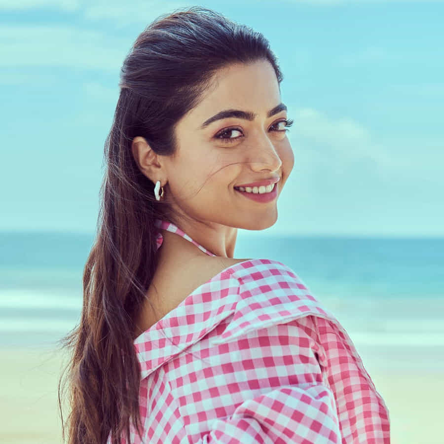 అమితాబ్ లీడ్ రోల్లో తెరకెక్కిన ఈ సినిమా అనుకున్న స్థాయిలో పర్ఫామ్ చేయలేదు.గుడ్బై కన్నా ముందే బాలీవుడ్లో మిషన్ మజ్ను సినిమాను స్టార్ట్ చేశారు రష్మిక మందన్న.
