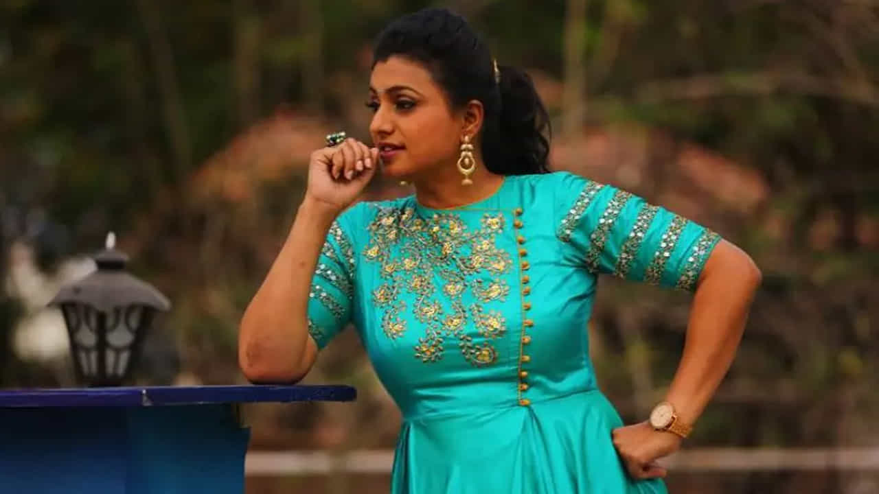 తమిళంలో శంకర్ దర్శకత్వం వహించిన జెంటిల్ మెన్ చిత్రాన్ని హిందీలో 'ది జెంటిల్ మెన్' పేరుతో రీమేక్ చేశారు. రోజా నటించిన మొదటి, చివరి హిందీ చిత్రం ఇదే కావడం గమనార్హం.