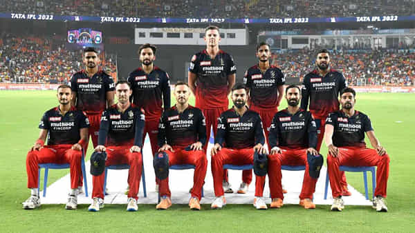 IPL 2023: మినీ వేలానికి ముందే బెంగళూరుకు బిగ్ షాక్.. ఆరంభ మ్యాచ్లకు దూరం కానున్న ఆ స్టార్ ప్లేయర్!