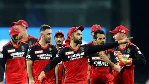 IPL 2023: ఆ స్టార్ బౌలర్ను ముంబైకి అప్పగించేసిన బెంగళూరు.. కోహ్లీ టీం రిటైన్, రిలీజ్ ప్లేయర్ల జాబితా ఇదే