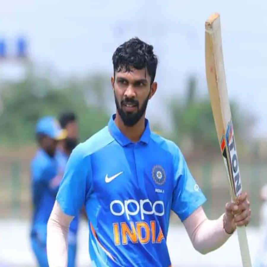 బంగ్లాదేశ్, న్యూజిలాండ్ పర్యటనలకు బీసీసీఐ ఇటీవల జట్టును ప్రకటించింది. అయితే, రెండు పర్యటనల్లోనూ రితురాజ్ గైక్వాడ్ ఎంపిక కాలేదు. అతను నిరాశ చెందలేదు. తన బ్యాటింగ్ లైనప్‌కు పదును పెట్టాడు. విజయ్ హజారే గత ఆరు ఇన్నింగ్స్‌ల్లో గైక్వాడ్ ఐదు సెంచరీలు సాధించాడు. తన బ్యాటింగ్ బలంతో మళ్లీ టీమ్ ఇండియాలో చోటు కోసం పాగా వేస్తున్నాడు.