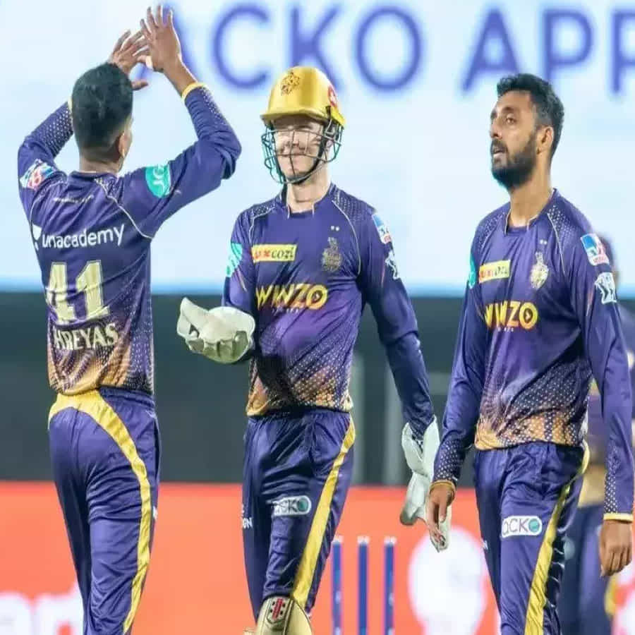కోల్కతా నైట్ రైడర్స్ ఆరోన్ ఫించ్, శివమ్ మావి, మహ్మద్ నబీ, చమికా కరుణరత్నే, రమేష్ కుమార్, అజింక్యా రహానెలను ఐపీఎల్ రిటెన్షన్కు ముందే విడుదల చేయనుందని వార్తలు వినిపిస్తు్న్నాయి. కోల్కతా నైట్ రైడర్స్ శ్రేయాస్ అయ్యర్, సునీల్ నరైన్, ఆండ్రీ రస్సెల్, వరుణ్ చక్రవర్తి, పాట్ కమిన్స్, నితీష్ రాణా, రింకూ సింగ్, ఉమేష్ యాదవ్, షెల్డన్ జాక్సన్లను ఉంచుకోవచ్చని తెలుస్తోంది.