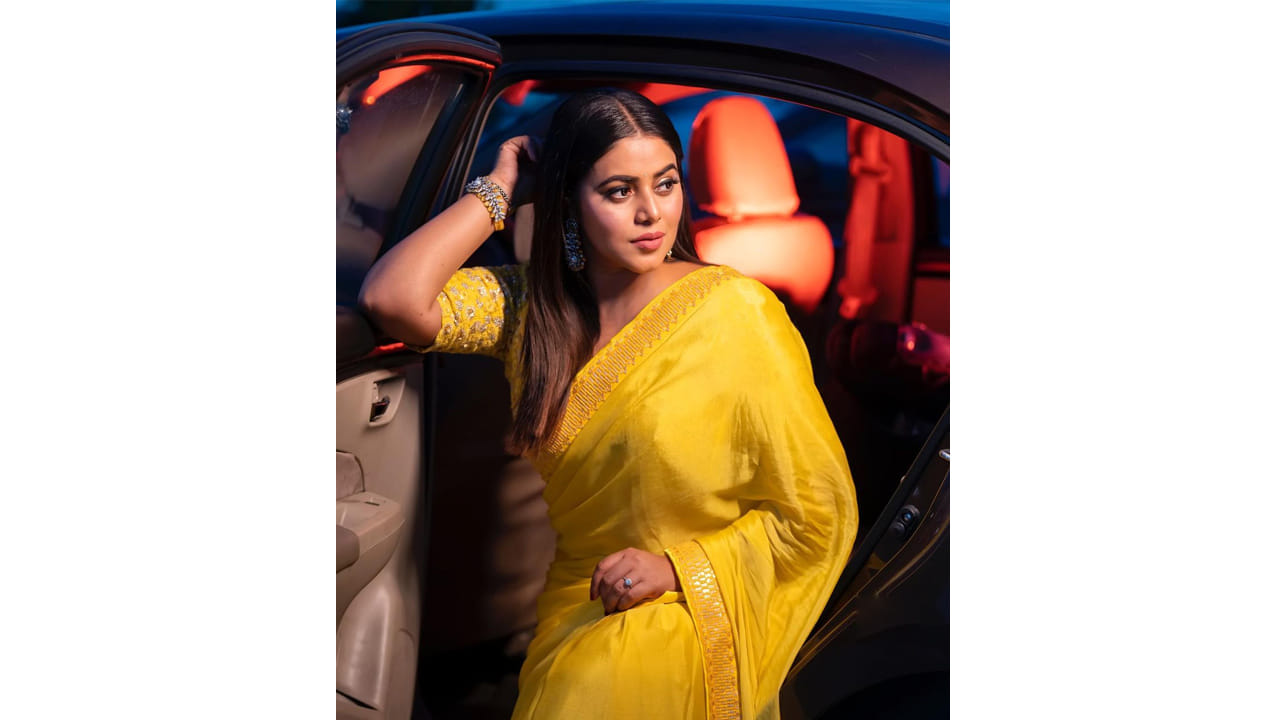 పూర్ణ.. గురించి ప్రత్యేకంగా పరిచయం చేయాల్సిన పనిలేదు. ఓ వైపు టీవీల్లో వివిధ షోల్లో జడ్జీలుగా చేస్తూనే అవకాశం ఉన్నప్పుడల్లా సినిమాల్లో కనిపిస్తున్నారు.
