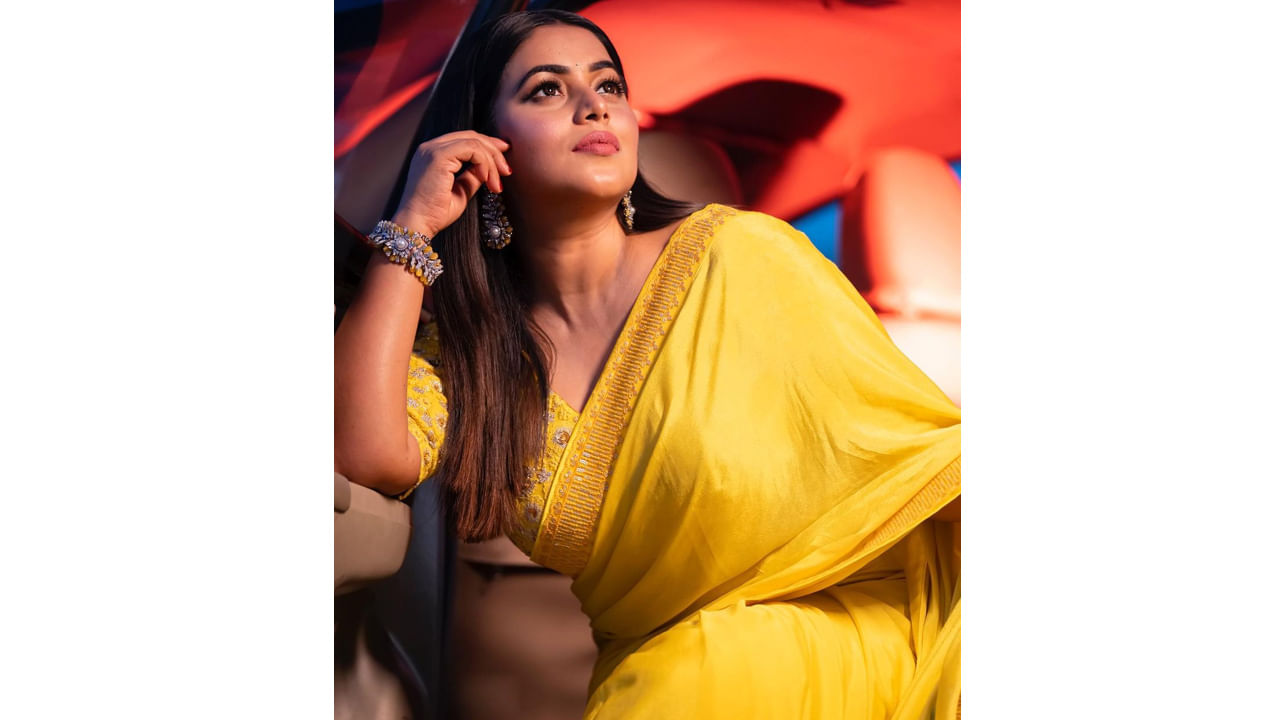 పూర్ణ.. గురించి ప్రత్యేకంగా పరిచయం చేయాల్సిన పనిలేదు. ఓ వైపు టీవీల్లో వివిధ షోల్లో జడ్జీలుగా చేస్తూనే అవకాశం ఉన్నప్పుడల్లా సినిమాల్లో కనిపిస్తున్నారు.
