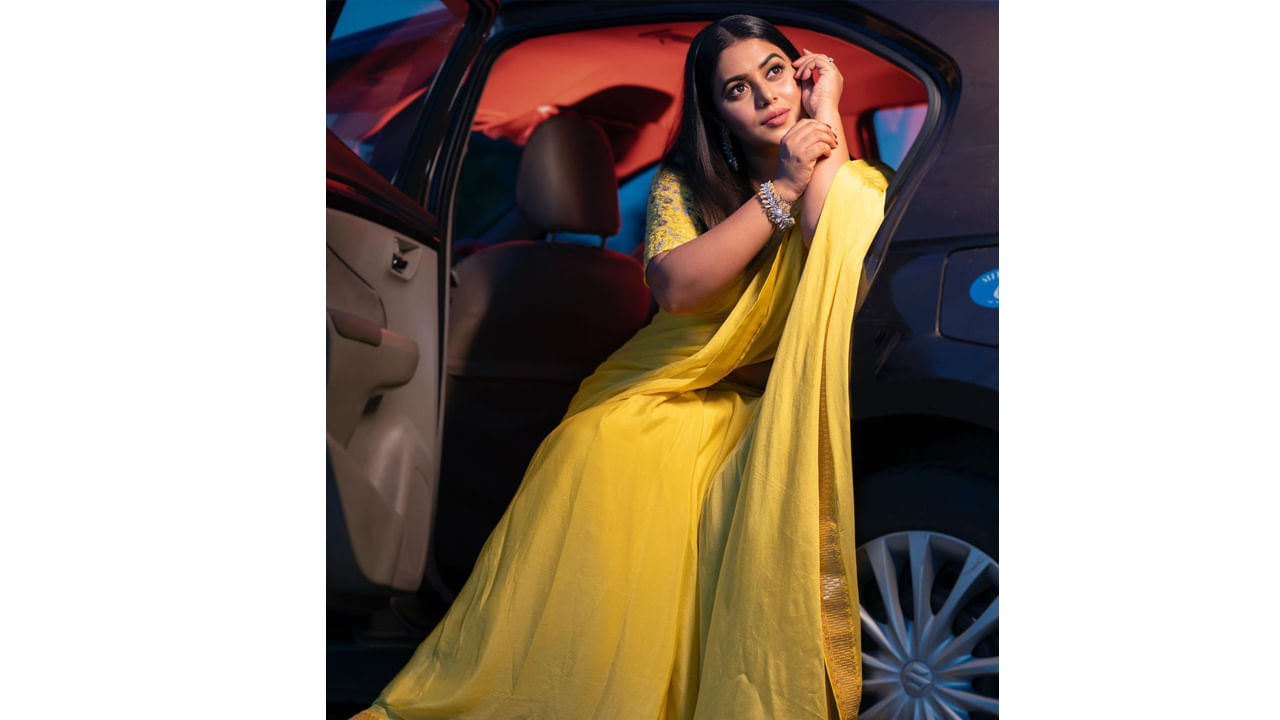 పూర్ణ.. గురించి ప్రత్యేకంగా పరిచయం చేయాల్సిన పనిలేదు. ఓ వైపు టీవీల్లో వివిధ షోల్లో జడ్జీలుగా చేస్తూనే అవకాశం ఉన్నప్పుడల్లా సినిమాల్లో కనిపిస్తున్నారు.
