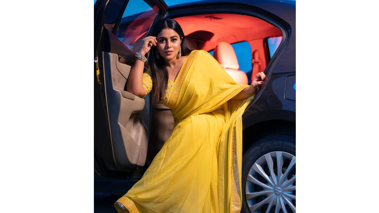 పూర్ణ.. గురించి ప్రత్యేకంగా పరిచయం చేయాల్సిన పనిలేదు. ఓ వైపు టీవీల్లో వివిధ షోల్లో జడ్జీలుగా చేస్తూనే అవకాశం ఉన్నప్పుడల్లా సినిమాల్లో కనిపిస్తున్నారు.
