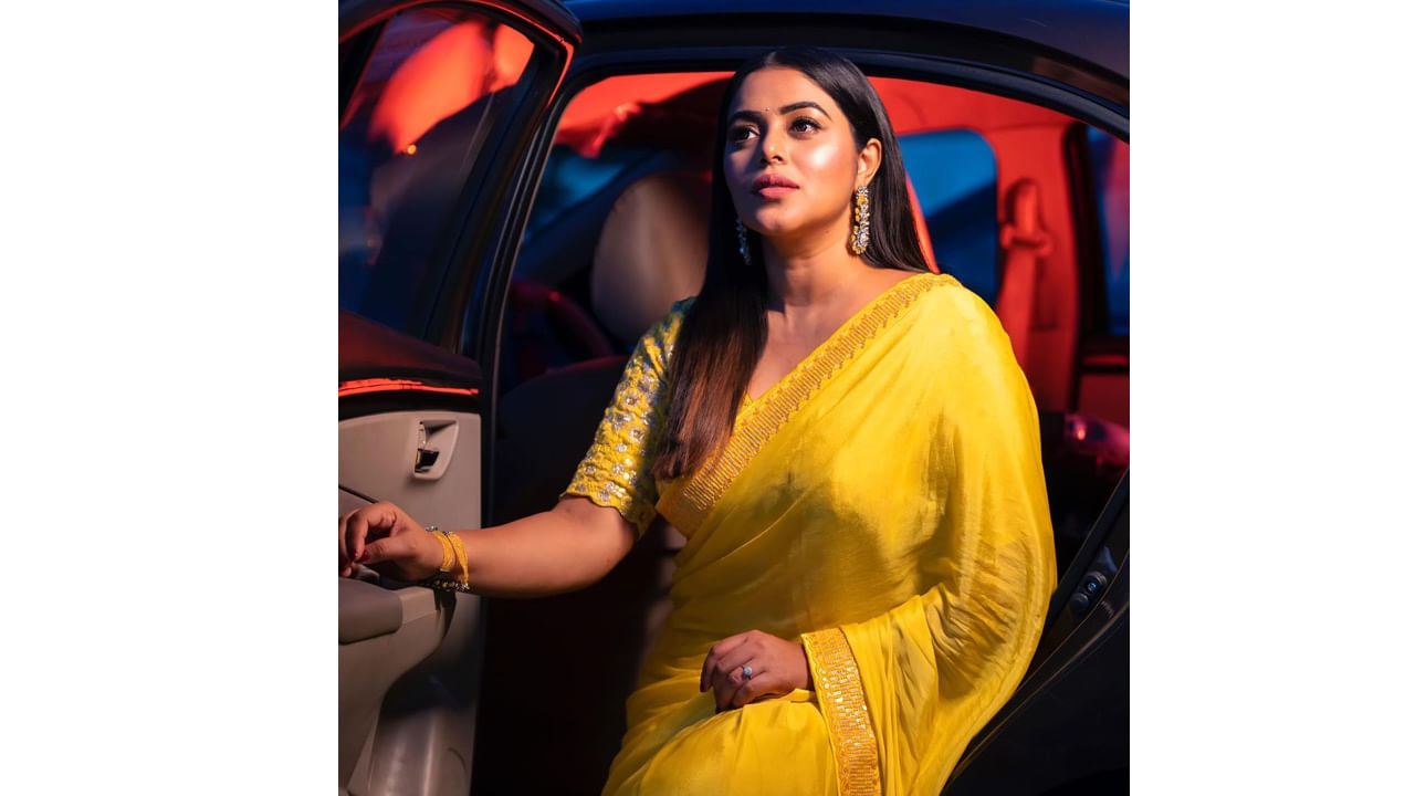 పూర్ణ.. గురించి ప్రత్యేకంగా పరిచయం చేయాల్సిన పనిలేదు. ఓ వైపు టీవీల్లో వివిధ షోల్లో జడ్జీలుగా చేస్తూనే అవకాశం ఉన్నప్పుడల్లా సినిమాల్లో కనిపిస్తున్నారు.
