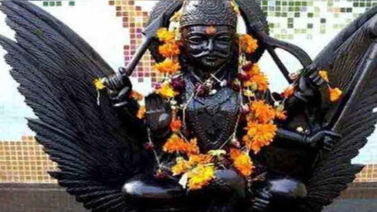 Shani Puja Tips: శనిదోషంతో ఇబ్బంది పడుతున్నారా.. శనీశ్వరుడి అనుగ్రహం కోసం శనివారం రోజున ఈ చర్యలు తీసుకోండి..