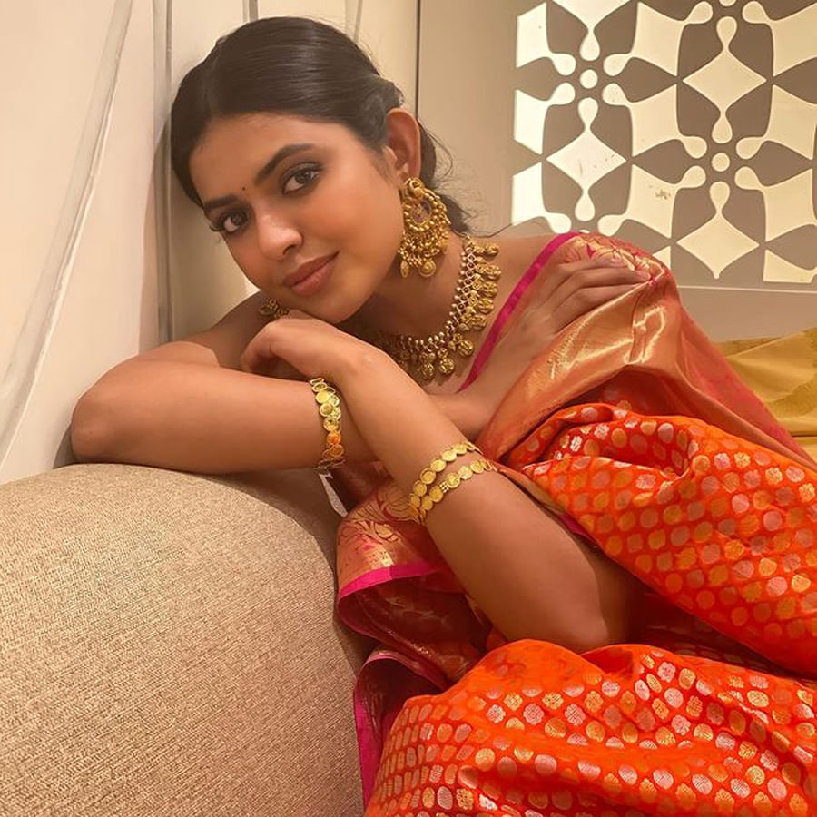 సీనియర్ హీరో రాజశేఖర్ కూతురు శివాని, శివాత్మిక హీరోయిన్స్ గా పరిచయమైన విషయం తెలిసిందే. వీరిద్దరూ సినిమాలతో బిజీ బిజీగా ఉన్నారు. అయితే శివాని రాజశేఖర్ మాత్రం కాస్త స్పీడ్ మీద ఉందని చెప్పాలి.