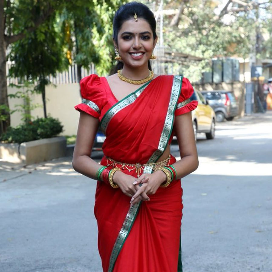 ఈ వెబ్ సిరీస్ కి సంబంధించిన ప్రమోషన్స్ లో భాగంగా శివాని రాజశేఖర్ ఓ ఇంటర్వ్యూలో మాట్లాడుతూ .. "అప్పుడే అంతా నా పెళ్లి గురించి అడుగుతున్నారు అంటూ చెప్పుకొచ్చింది.