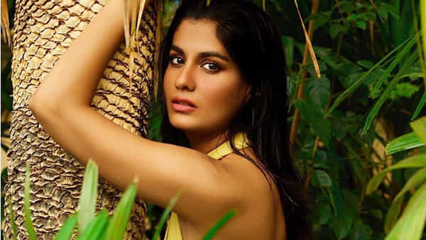 Shreya Dhanwanthary: వణికించే చలిలో వేడిపుట్టిస్తున్న శ్రియ .. షాక్ ఇస్తున్న లేటెస్ట్ ఫొటోస్