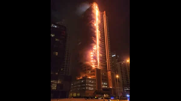 Dubai Fire Accident: దుబాయ్లో భారీ అగ్ని ప్రమాదం.. బుర్జ్ ఖలీఫా సమీపంలోనే.. షాకింగ్ వీడియో..