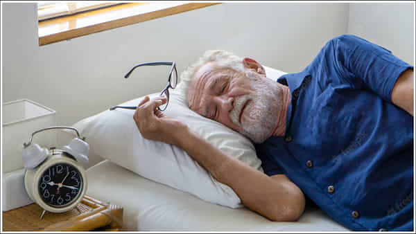 Sleeping Problems: వయసు పెరిగిన వారిలో సరైన నిద్రలేకపోవడం కారణం ఇదేనట!