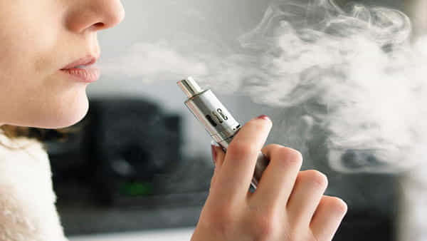 Smoking: సాధారణ సిగరెట్ కంటే ఈ- సిగరెట్ ఎంత ప్రమాదకరమో తెలుసా..?