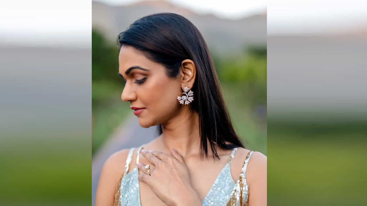 టాలీవుడ్ హీరోల సతీమణులు కూడా హీరోలతో సమానమైన ఫ్యాన్ ఫాలోయింగ్ను సంపాదించుకుంటున్నారు. వీరిలో ముందు వరుసలో ఉండే వారిలో అల్లు అర్జున్ భార్య.. స్నేహా రెడ్డి ఒకరు. హీరోయిన్ తలపిస్తున్న అల్లు కోడలు స్నేహ ఫొటోస్.