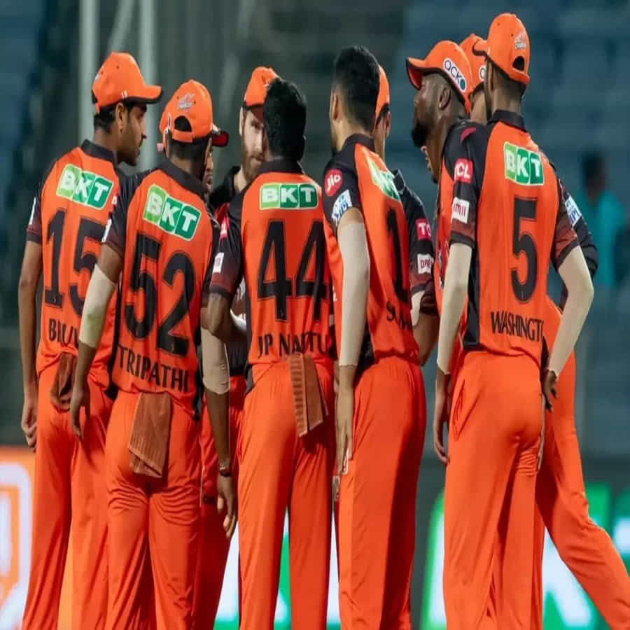 సన్‌రైజర్స్ హైదరాబాద్: *రిటైన్ ప్లేయర్స్*: సమద్, మార్కరమ్, త్రిపాఠి, ఫిలిప్స్, అబిషేక్ శర్మ, జాన్సెన్, సుందర్, ఫారూఖి, కార్తీక్ త్యాగి, భువనేశ్వర్ కుమార్, నటరాజన్, ఉమ్రాన్ మాలిక్  
*రిలీజ్ ప్లేయర్స్*: విలియమ్సన్, పూరన్, సుచిత్, ప్రియమ్ గార్గ్, సామ్రాత్, షెఫర్డ్, సౌరభ్ దూబే, అబోత్, శశాంక్ సింగ్, శ్రేయాస్ గోపాల్, సుశాంత్ మిశ్రా, విష్ణు వినోద్  

*మిగిలిన మొత్తం*: రూ. 42.25 కోట్లు, *ఓవర్సీస్ స్లాట్స్*: 4