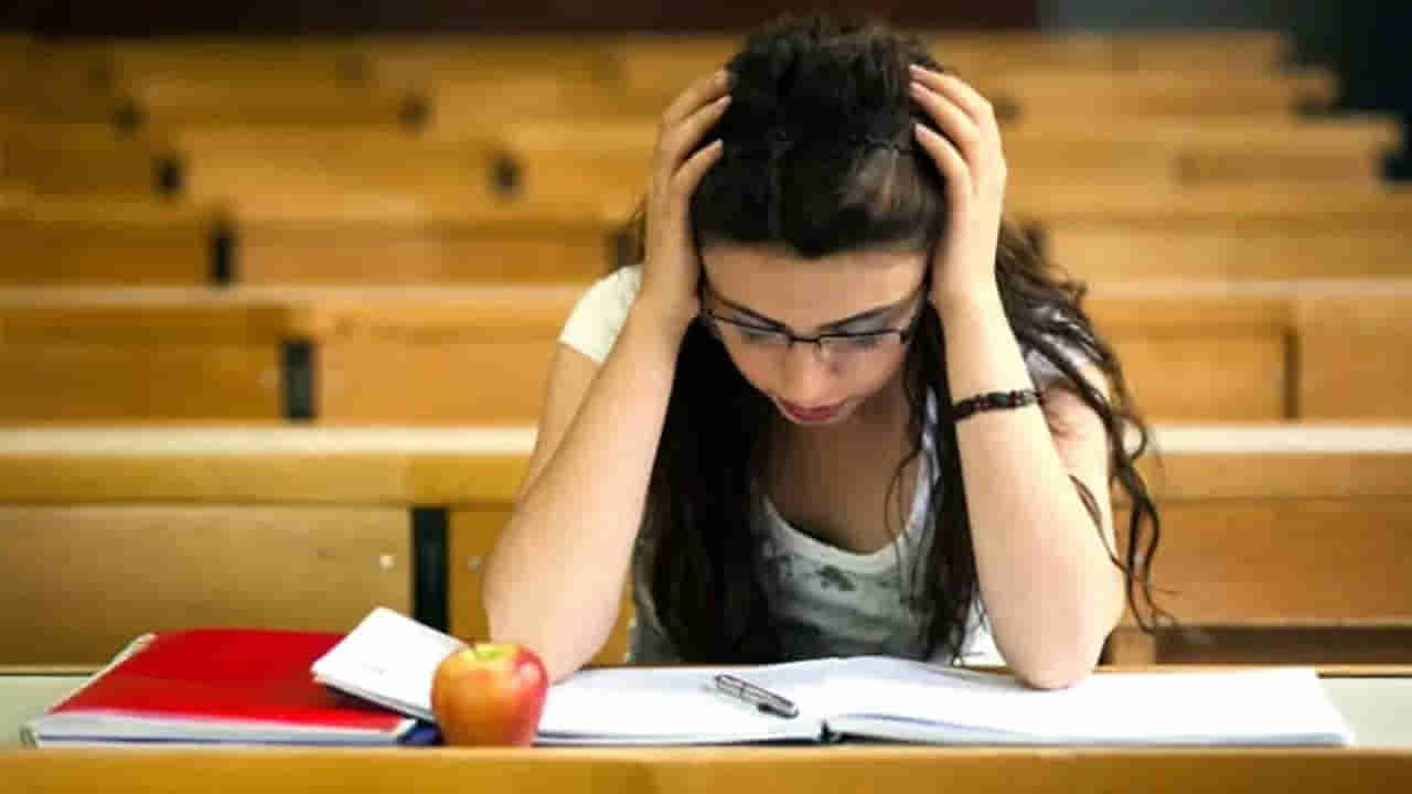 Students Stress Problems: పరీక్షల భయం వెంటాడుతుందా..? ఈ సింపుల్ టెక్నిక్స్ పాటిస్తే ఒత్తిడి బలాదూర్..