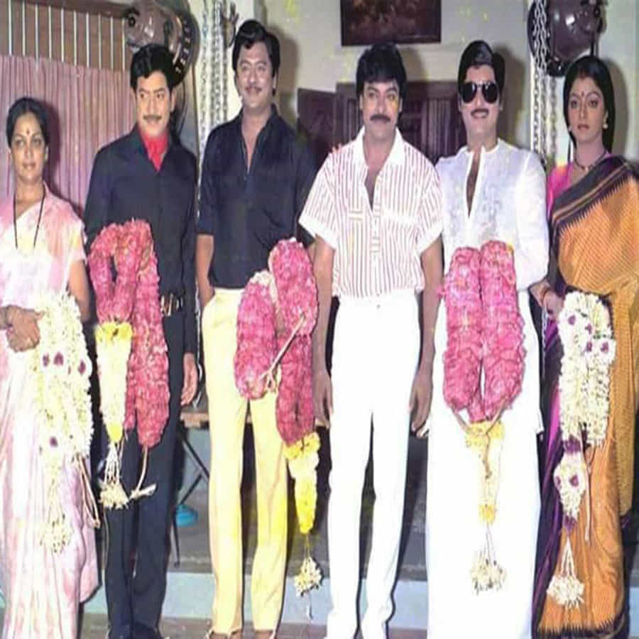 సూపర్ స్టార్ కృష్ణ నటీనటుల తో పాటు రాజకీయ నాయకులతో అరుదైన చిత్ర మాలిక 