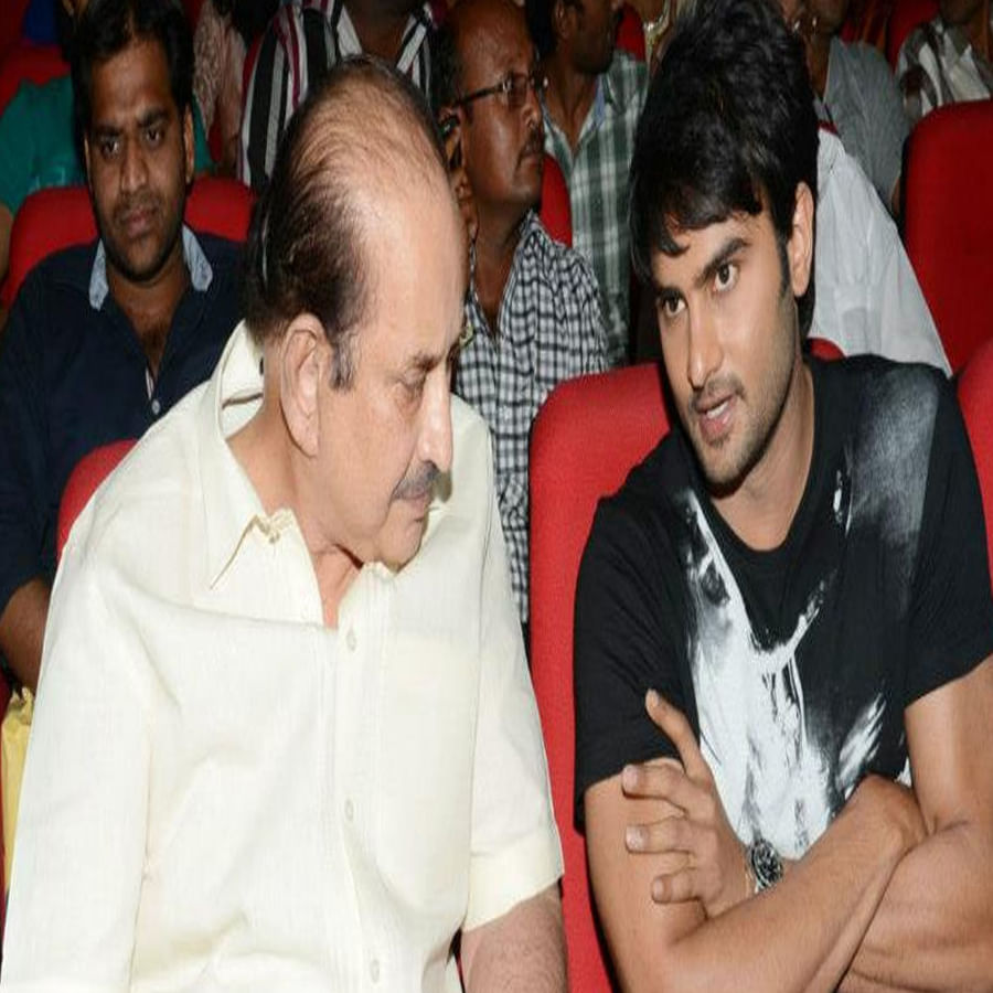 కృష్ణ ఫ్యామిలీ రేర్ ఫోటోలు.. 