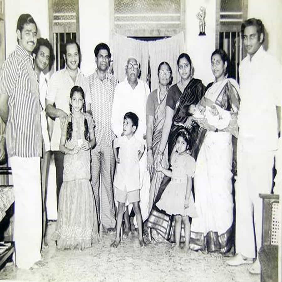 కృష్ణ ఫ్యామిలీ రేర్ ఫోటోలు..
