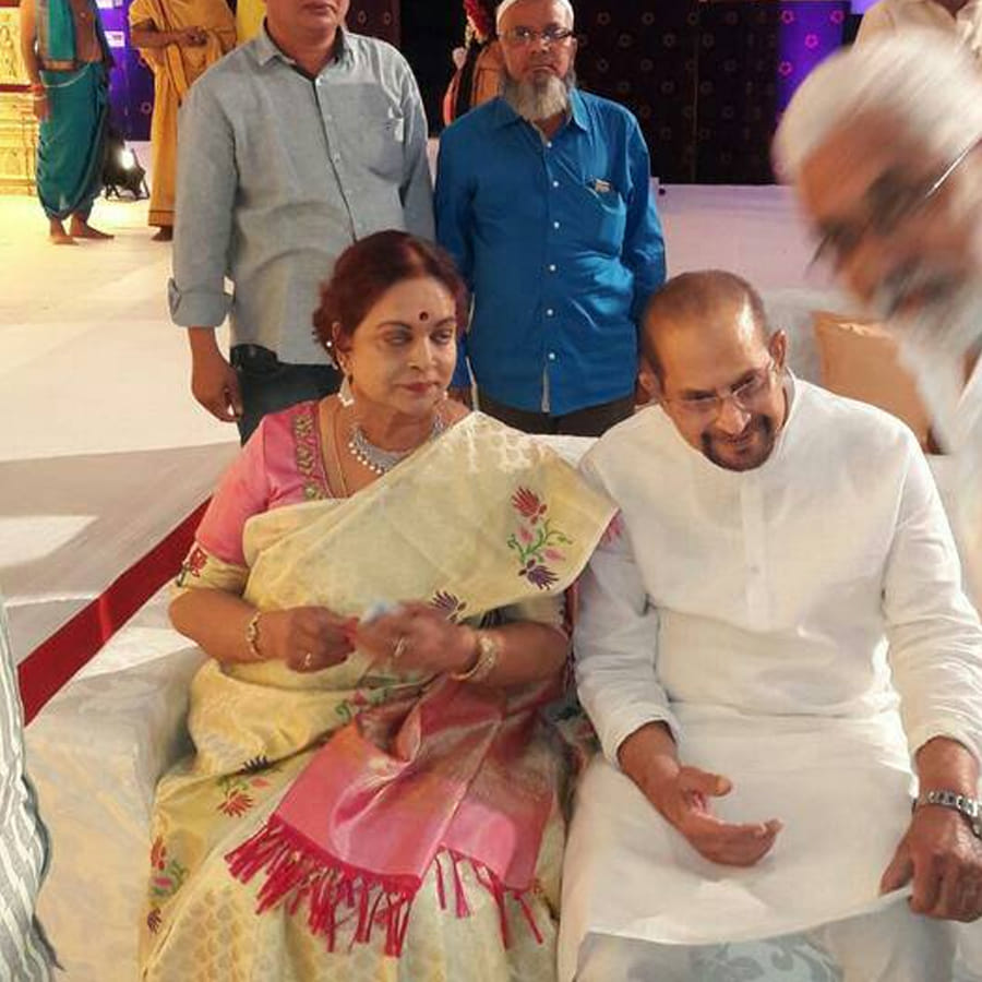 కృష్ణ ఫ్యామిలీ రేర్ ఫోటోలు.. 