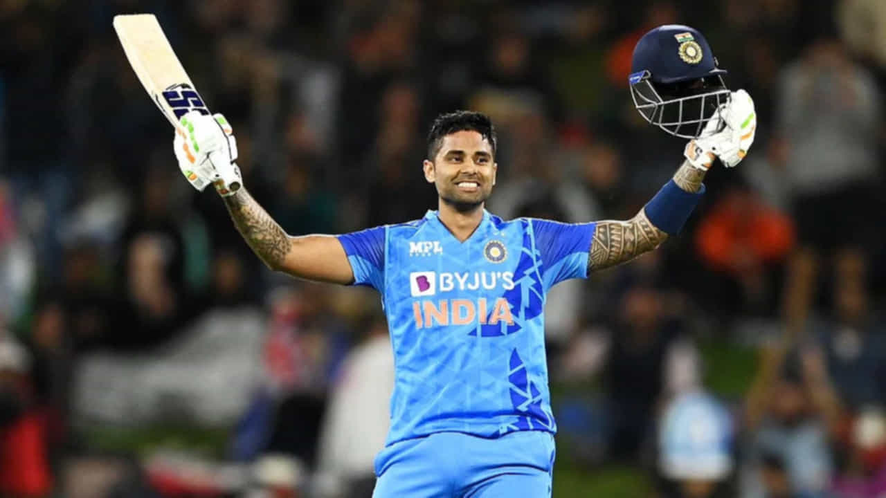 టీ20 క్రికెట్: పొట్టి క్రికెట్‌లో సరికొత్త సంచలనం సృష్టించిన సూర్యకుమార్ యాదవ్ 2022లో 11 సార్లు 50 ప్లస్ స్కోర్‌ను చేశాడు. దీంతో టీమిండియా తరఫున టీ20 ఫార్మాట్‌లో ఒక ఏడాదిలో అత్యధిక సార్లు 50+ స్కోర్‌ను  సాధించిన ఆటగాడిగా సూర్యకుమార్ యాదవ్ రికార్డు సృష్టించాడు.