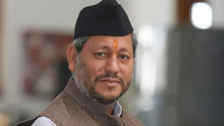 అనుమానాస్పదంగా ప్రయాణికుల నడక.. ఆపి చెక్ చేసిన అధికారులకు ఊహించని షాక్.. అండర్‌వేర్‌లో..