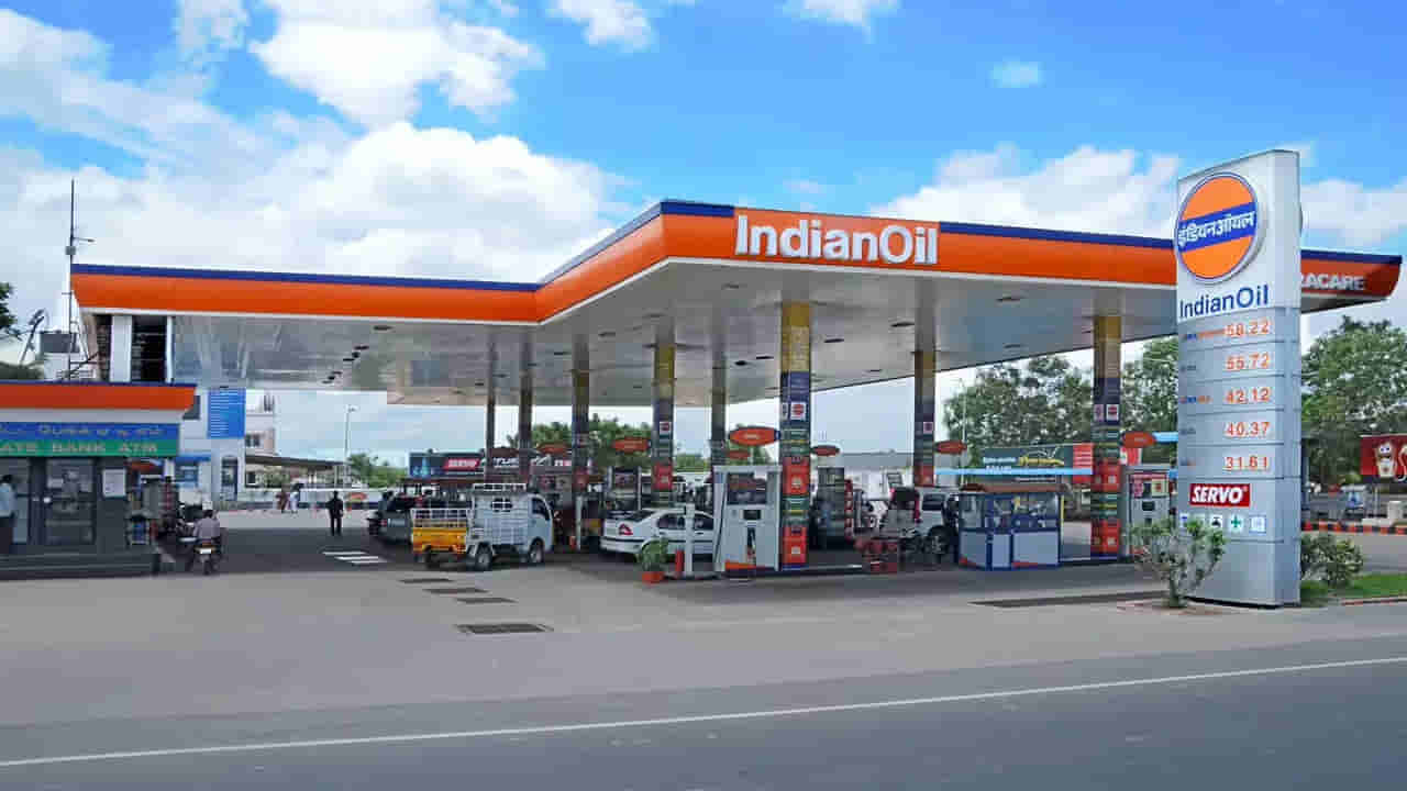 Petrol Price on November 11: స్వల్పంగా పెరిగిన ముడి చమురు.. దేశంలో పెట్రోల్, డీజిల్ ధరలు