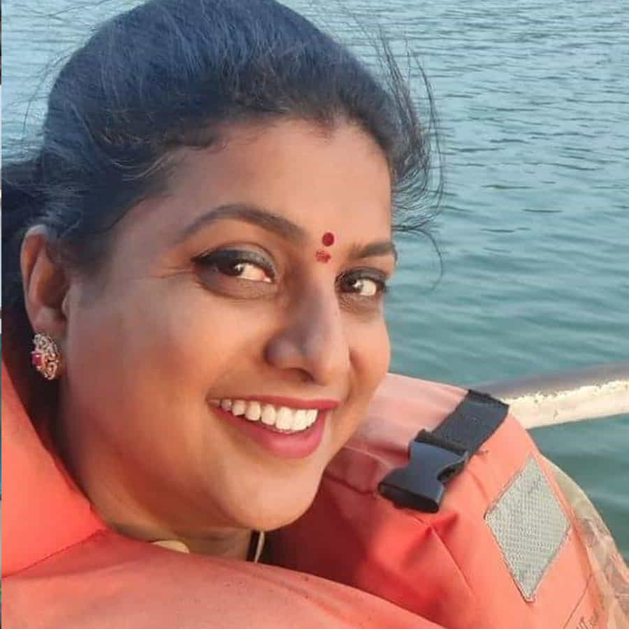 అనంతరం అక్కడి ప్రకృతి అందాలతో రోజా పలు సెల్ఫీలు దిగారు.