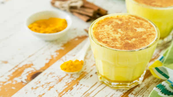Turmeric Milk: పసుపు పాలు తాగుతున్నారా..? ఒక్కసారి ఇది తెలుసుకోండి.. ఎందుకంటే..!
