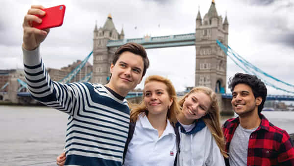 UK: మినీ ఇండియాగా మారుతోన్న యూకే.. మూడేళ్లలో 273 శాతం పెరిగిన వీసాల సంఖ్య.. కారణాలేంటంటే..