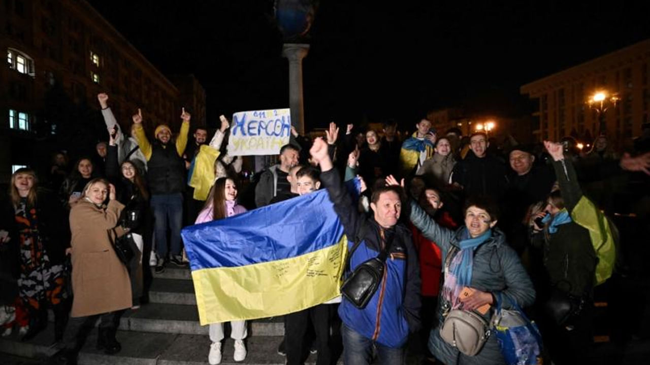 Russia vs Ukraine: ఉక్రెయిన్‌లో సంబరాలు చేసుకుంటున్న జనాలు.. ఎందుకో తెలుసా..?