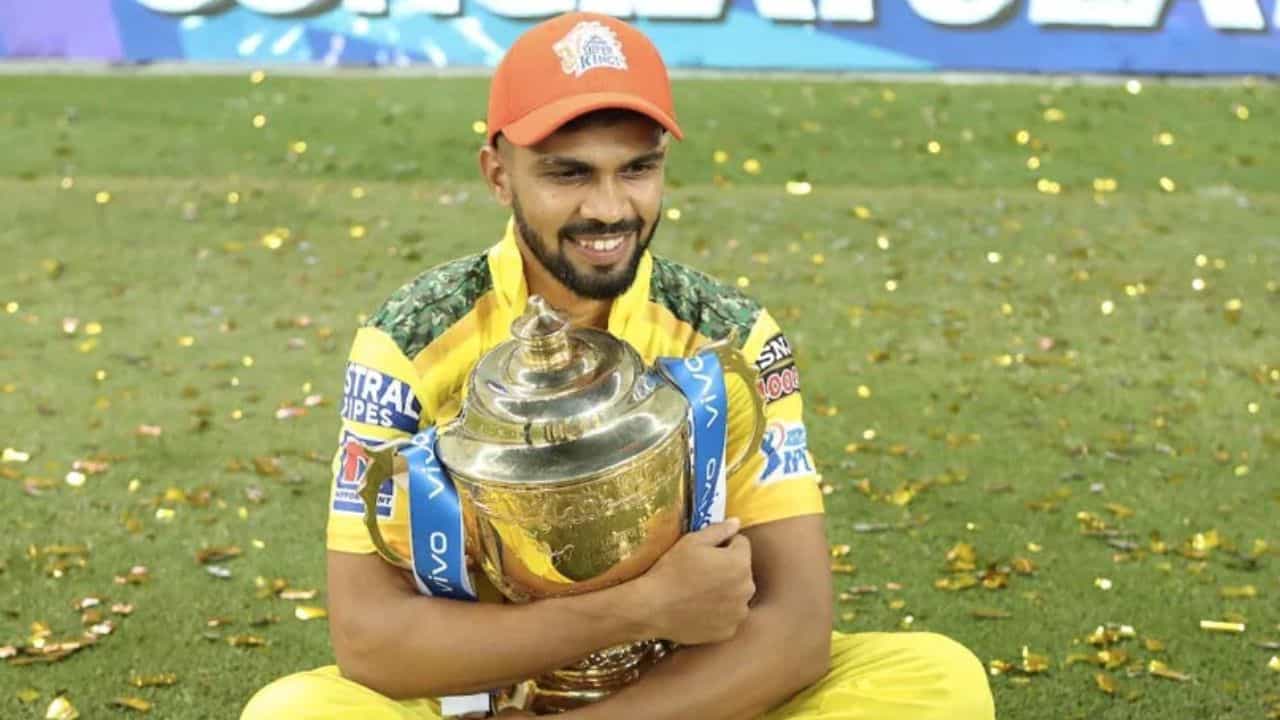49వ ఓవర్లో శివ సింగ్ బౌలింగ్లో గైక్వాడ్ 7 సిక్సర్లు బాదాడు. ఒక బ్యాట్స్మెన్ ఒకే ఓవర్లో 7 సిక్సర్లు బాదడం క్రికెట్ చరిత్రలో ఇదే తొలిసారి.