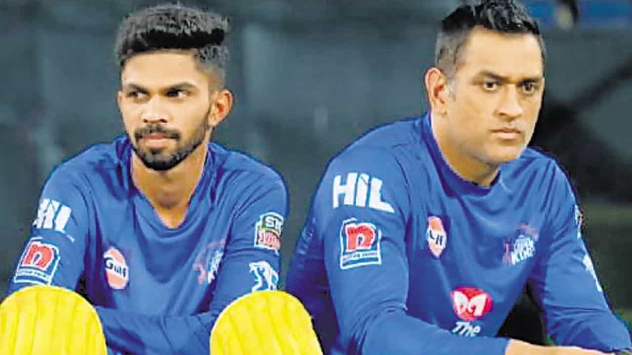 విజయ్ హజారే ట్రోఫీ క్వార్టర్ ఫైనల్ మ్యాచ్లో రీతురాజ్ గైక్వాడ్ చరిత్ర సృష్టించాడు. మహారాష్ట్రకు కెప్టెన్గా బరిలోకి దిగిన గైక్వాడ్ ఉత్తరప్రదేశ్పై అజేయంగా 220 పరుగులతో నిలిచాడు. ఈ సమయంలో అతను 159 బంతుల్లో 10 ఫోర్లు, 16 సిక్సర్లు బాదాడు.
