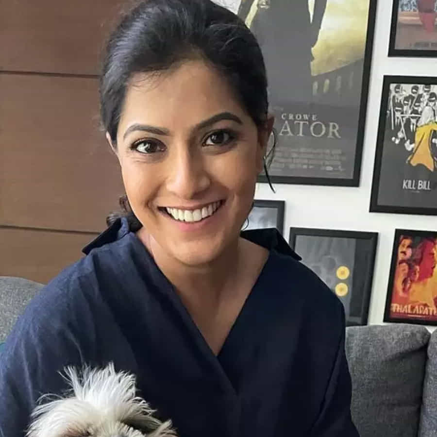 సరోగసీ గురించి ఇండియాలో డిస్కషన్స్ జరుగుతున్నాయి. కథ ఏ విధంగా ఉండబోతోంది? అని అడగ్గా.. సరోగసీ కాంప్లికేటెడ్ ఏమీ కాదు. కొంతమంది యాక్టర్స్ సరోగసీని ఆశ్రయించడం వల్ల డిస్కషన్స్ జరుగుతున్నాయి అని చెప్పుకొచ్చింది 