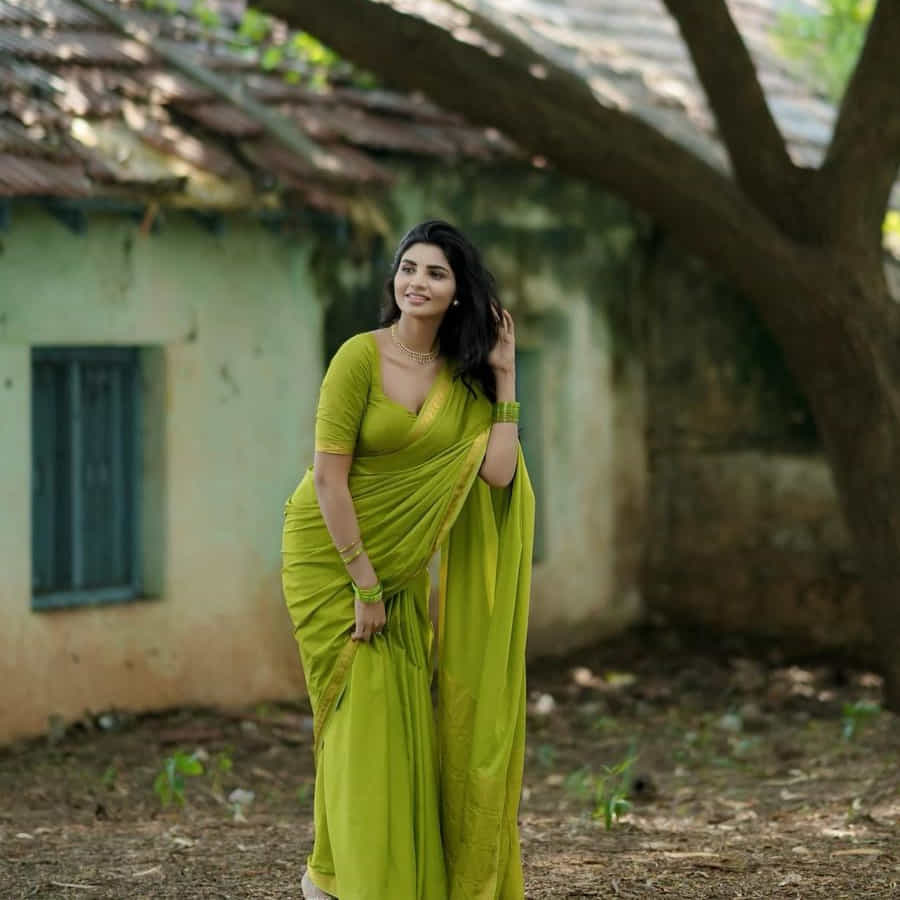 ఈ మధ్య జబర్దస్త్ లోకి వచ్చి బాగా ఫేమస్ అయింది వర్ష.. అంతకుముందు కొన్ని సీరియల్స్ లో నటించిన వర్షకి పెద్దగా పాపులర్ కాలేదు.. అయితే ఎప్పుడైతే జబర్దస్త్ లోకి ఎంట్రీ ఇచ్చిందో అప్పుటి నుంచి ఈ అమ్మడు క్రేజ్ అమాంతం పెరిగిపోయింది.